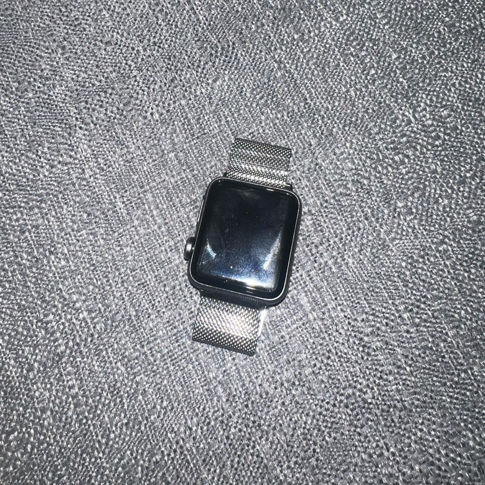 Apple Watch 3 series charger included